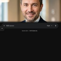 Портрет уверенного бизнесмена компании Техренда Полиграф на нейтральном фоне в студийном освещении